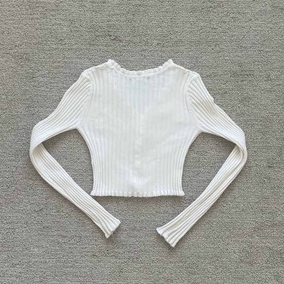 Women’s Ribbed Cream Ivory White Long Sleeve Lettuce Edge Ruffle Crop Top Blouse - Picture 2 of 3